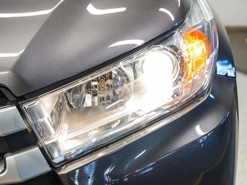 Used 2019 Toyota Highlander XLE image 7