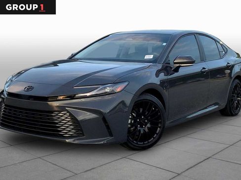 Used 2025 Toyota Camry LE image 1