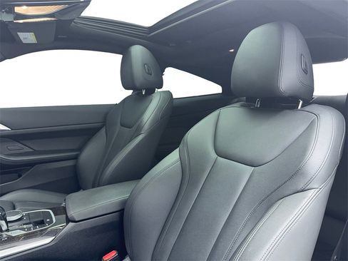 Used 2021 BMW 430i Coupe w/ M Sport Package image 40