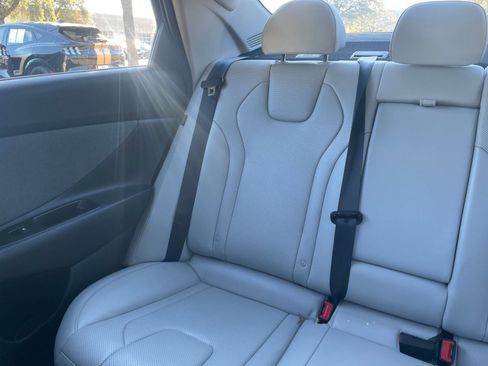 Used 2025 Hyundai Elantra Limited image 40