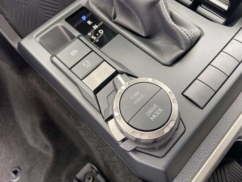 Used 2025 Toyota 4Runner SR5 AWD/4WD image 25