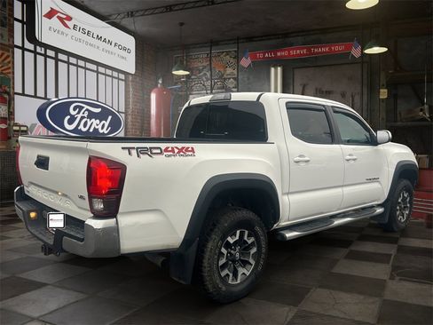 Used 2019 Toyota Tacoma TRD Off-Road image 6