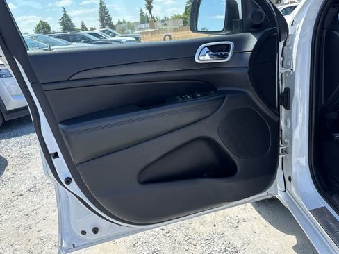 Used 2015 Jeep Grand Cherokee Altitude RWD image 15