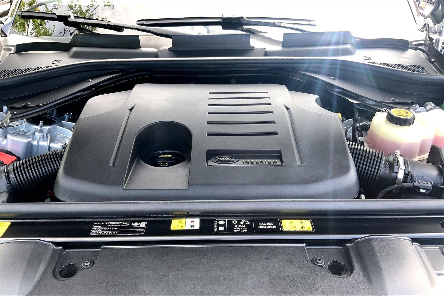 Certified 2025 Land Rover Range Rover SE AWD/4WD image 29