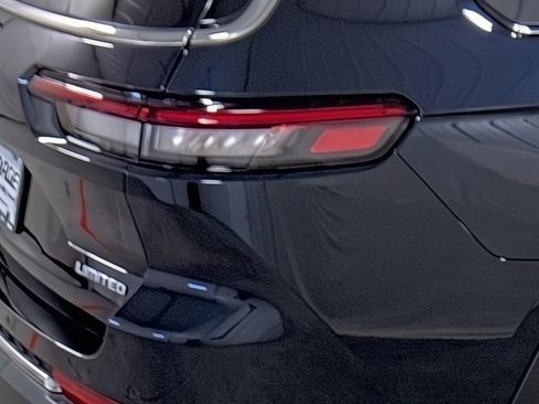 Used 2024 Jeep Grand Cherokee L Limited w/ Luxury Tech Group II image 13