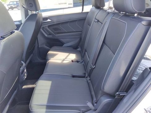 Used 2023 Volkswagen Tiguan SE w/ Panoramic Sunroof Package FWD image 10