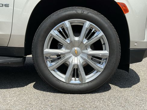Used 2023 Chevrolet Tahoe High Country w/ Advanced Technology Package AWD/4WD image 13