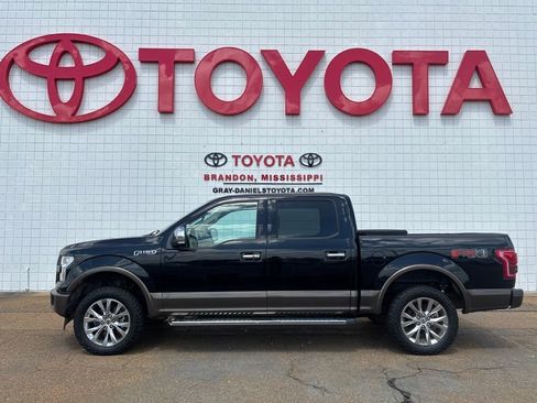 Used 2017 Ford F150 Lariat w/ Equipment Group 502A Luxury AWD/4WD image 3