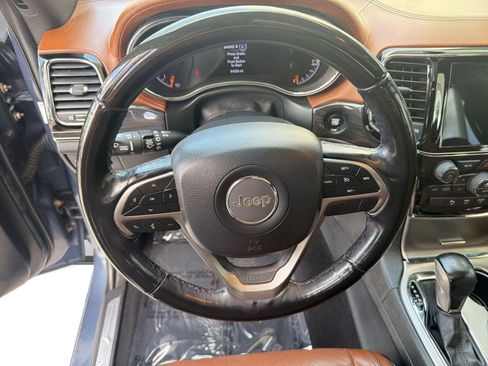 Used 2020 Jeep Grand Cherokee Overland AWD/4WD image 17