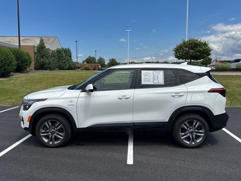Certified 2023 Kia Seltos LX AWD/4WD image 2