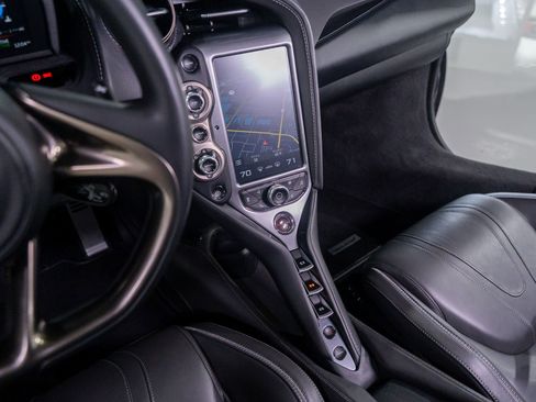 Used 2018 McLaren 720S image 31