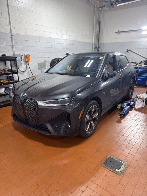 Certified 2024 BMW iX xDrive50 w/ Sport Package AWD/4WD image 1