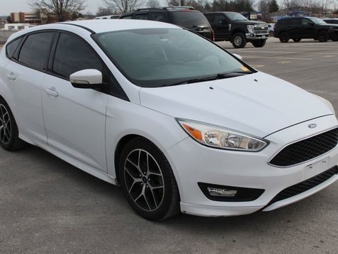 Used 2016 Ford Focus SE w/ SE Sport Package image 8