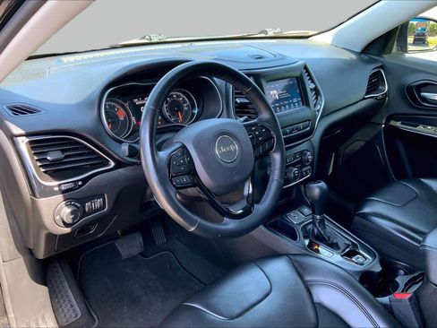 Used 2021 Jeep Cherokee Latitude Plus FWD image 18