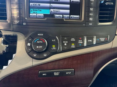 Used 2014 Toyota Sienna XLE w/ XLE Premium Package FWD image 25