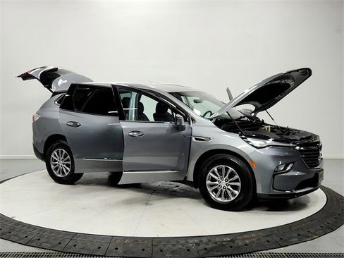 Used 2024 Buick Enclave Premium image 9