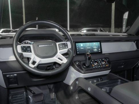 Used 2023 Land Rover Defender 110 S image 19