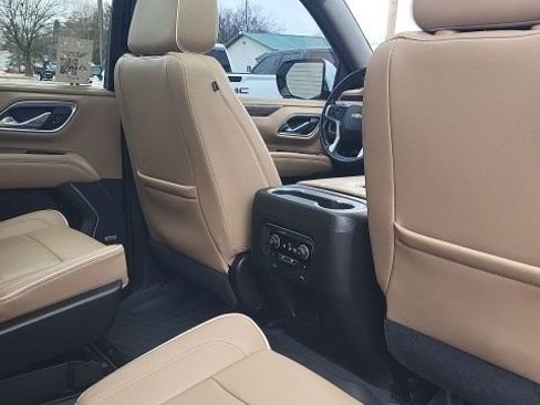 Used 2021 Chevrolet Suburban Premier w/ Premium Package image 22