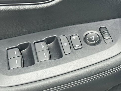 Certified 2026 Honda HR-V LX image 12