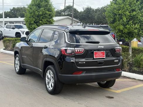 Used 2025 Jeep Compass Latitude AWD/4WD image 5