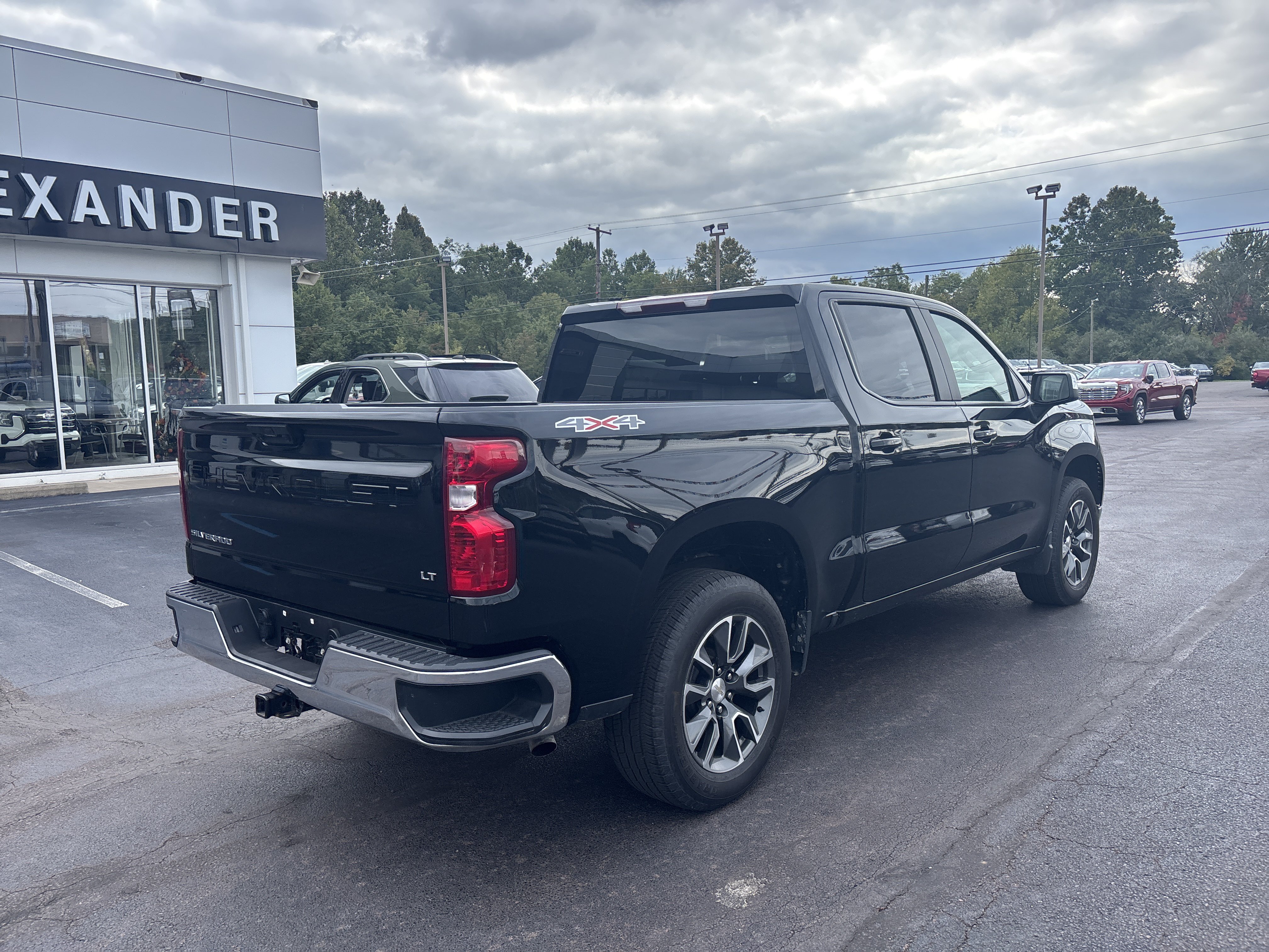 Used 2024 Chevrolet Silverado 1500 LT AWD/4WD image 3