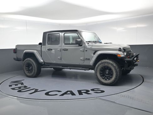 Used 2022 Jeep Gladiator Sport image 2