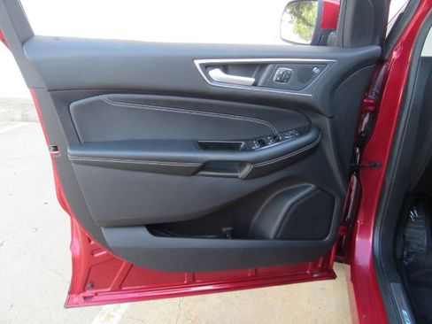 Used 2020 Ford Edge Titanium image 11