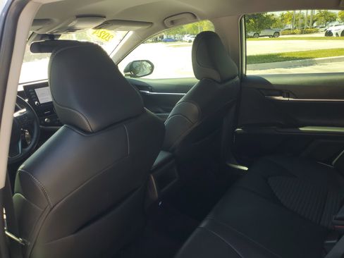 Used 2024 Toyota Camry SE image 12