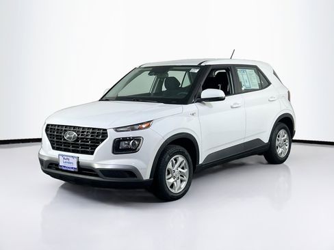 Used 2024 Hyundai Venue SE image 1
