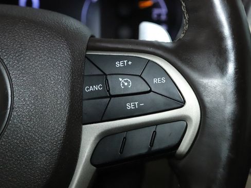 Used 2017 Jeep Grand Cherokee Overland AWD/4WD image 25