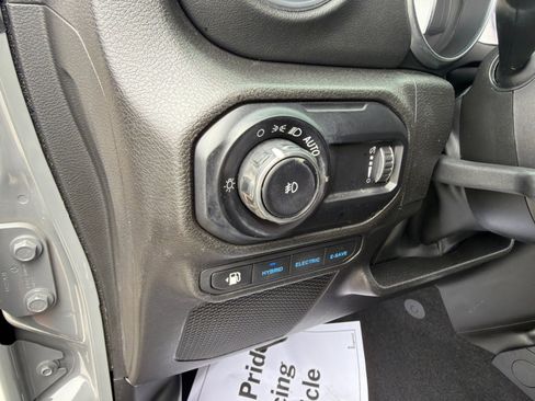Used 2023 Jeep Wrangler Unlimited Sahara w/ Cold Weather Group AWD/4WD image 18