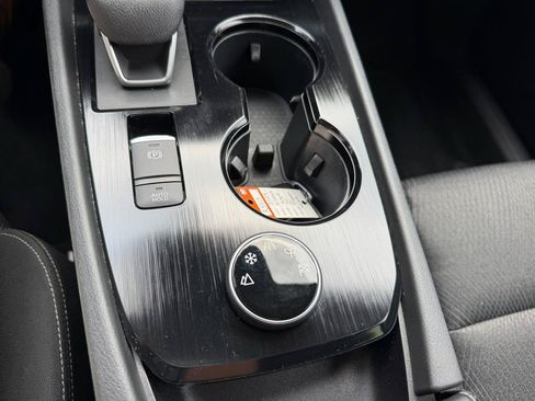 Used 2024 Nissan Rogue SV AWD/4WD image 16