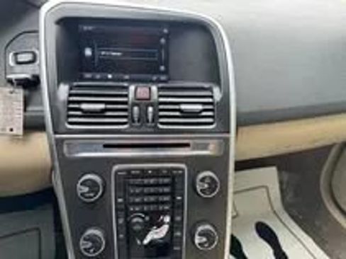 Used 2015 Volvo XC60 T5 Premier FWD image 2