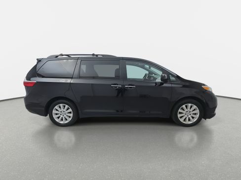 Used 2015 Toyota Sienna XLE image 2