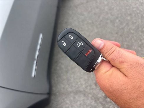 Used 2023 Jeep Compass Limited w/ Sun and Sound Group AWD/4WD image 35