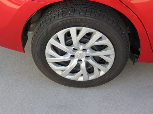 Used 2017 Toyota Corolla LE image 30