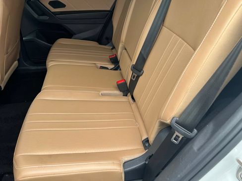 Used 2024 Volkswagen Tiguan SE R-Line AWD/4WD image 10