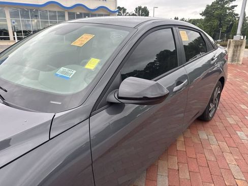 Used 2025 Hyundai Elantra Sport FWD image 5