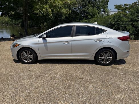 Used 2018 Hyundai Elantra SEL FWD image 6