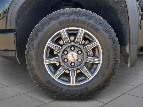 Used 2024 GMC Sierra 1500 AT4 w/ AT4 Premium Package image 10