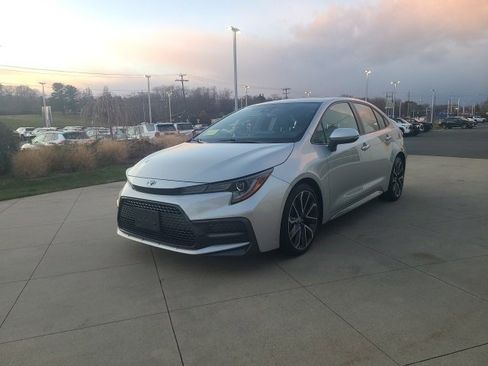 Used 2020 Toyota Corolla XSE image 3