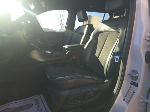 New 2025 Jeep Grand Cherokee L Laredo image 9