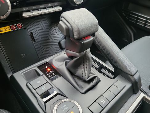 Used 2025 Toyota 4Runner Limited image 28