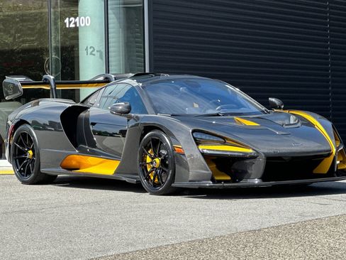 Used 2019 McLaren Senna RWD image 10