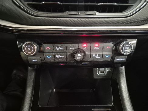 Used 2025 Jeep Compass Trailhawk AWD/4WD image 29