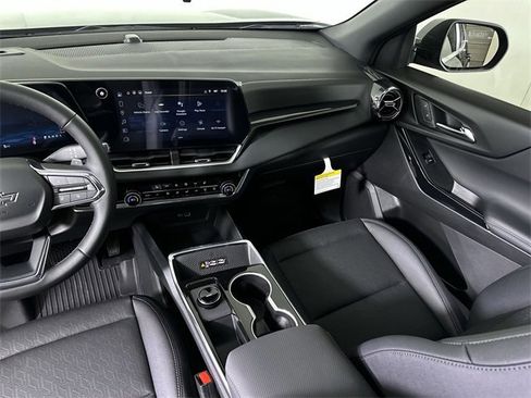 New 2026 Chevrolet Equinox LT w/ Convenience Package II image 35