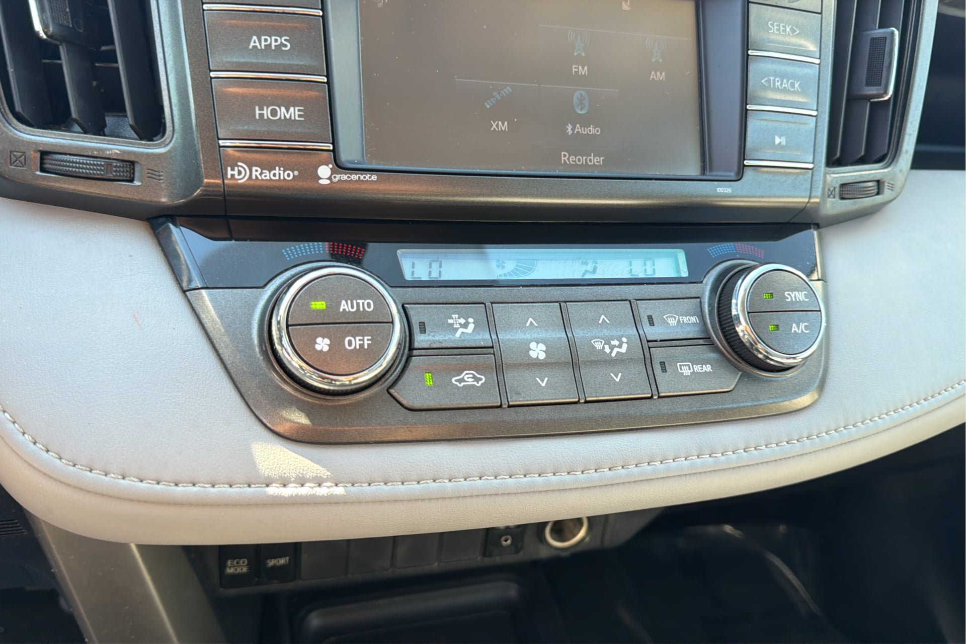 Used 2015 Toyota RAV4 XLE FWD image 28
