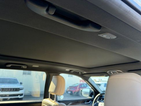 Used 2022 Jeep Grand Cherokee Limited 4xe image 12