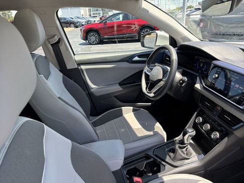 Used 2023 Volkswagen Taos SE w/ Panoramic Sunroof Package FWD image 18