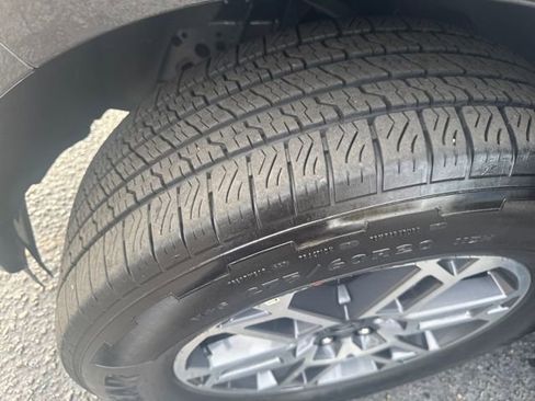 Used 2025 Ford Expedition Active image 28